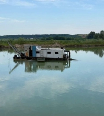 На Київщині зупинили незаконний видобуток піску, який міг спричинити екологічну катастрофу