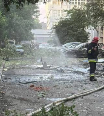 Во Львове 4 раненых в результате ночного обстрела, повреждены 2 жилых здания