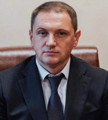 Не має ні будинку, ні автомобіля — користується чужими