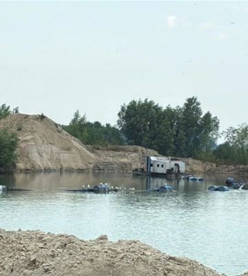 На Київщині зупинили незаконний видобуток піску, який міг спричинити екологічну катастрофу