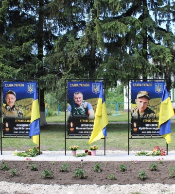 У Садівській громаді на Сумщині відкрито Алею слави на честь полеглих воїнів