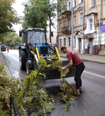 Повреждены 17 зданий, вылетели 260 окон: мэрия о результатах удара по Харькову Повреждены 17 зданий, вылетели 260 окон: мэрия о результатах удара по Харькову