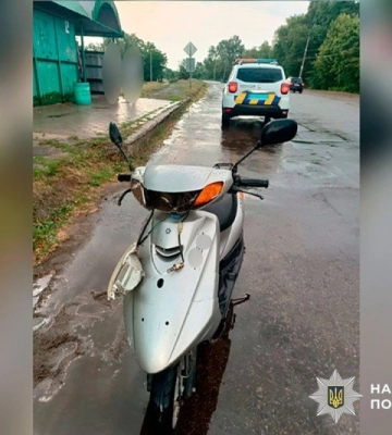 У Зінькові скутер зіткнувся з автомобілем – постраждали двоє дітей