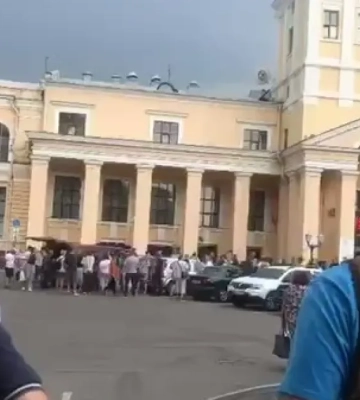 Паника и драка на вокзале: мужчина набросился на работника ТЦК
