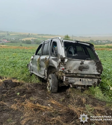 На Буковині внаслідок двох ДТП потрапили до лікарні дві жінки: водійка та пішохідка