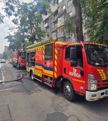 Пожежа у 5-поверховому будинку у Харкові: врятовано пенсіонера