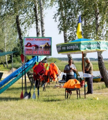 Світязь у спеку: натовпи на пляжах Гряди перед дощовим сезоном — фоторепортаж