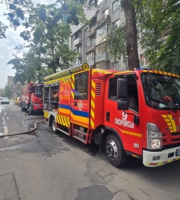 З вогню врятували 82-річного чоловіка: у Харкові горіла багатоповерхівка