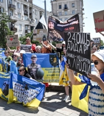 У Запоріжжі на акцію підтримки військовополонених вийшли двоє захисників, які повернулись з полону