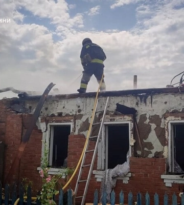Наслідки російських обстрілів Сумщини показала ДСНС — двоє загиблих (, )