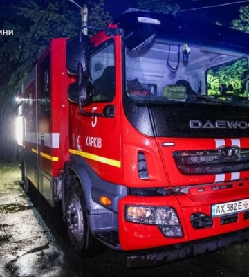 На Харківщині понад 100 рятувальників ліквідовують наслідки негоди: кадри від ДСНС