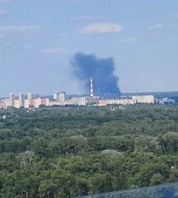Цистерна з паливно-мастильними матеріалами вибухнула у Києві неподалік ТЕЦ: на декількох вулицях зникло світло