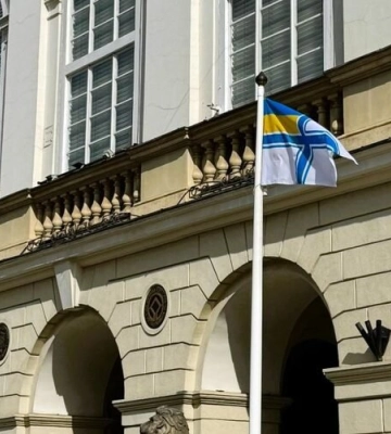 Біля львівської Ратуші підняли прапор ВМС