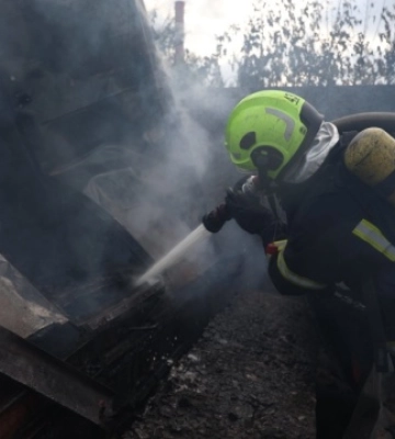 У Києві на Троєщині загасили пожежу, що спричинила вибух технічної ємності