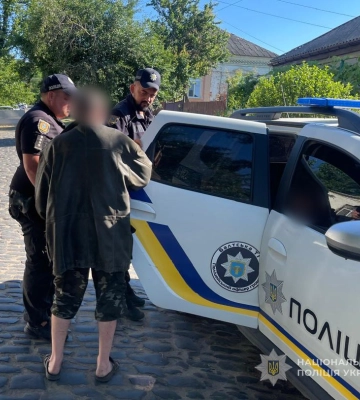 Жбурнув гранату у двір сусідки та втік - на Одещині поліція затримала підозрюваного. ФОТО