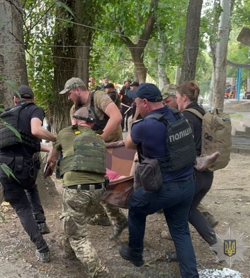 У Запоріжжі поліція розпочала провадження за фактом побутової пожежі, під час якої постраждали 10-ро людей. ФОТО