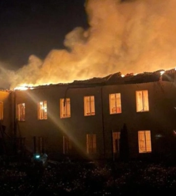 На Дніпропетровщині ліквідували пожежу в навчальному закладі, яка спалахнула через атаку РФ