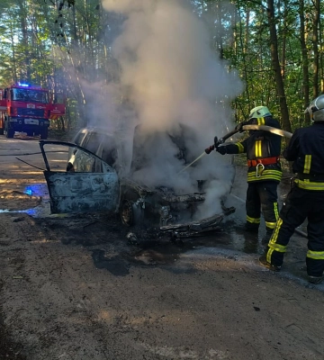 У селі на Волині згорів автомобіль: причина встановлюється