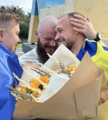 Майже рік неволі: у Луцьку зустріли звільненого з полону бійця
