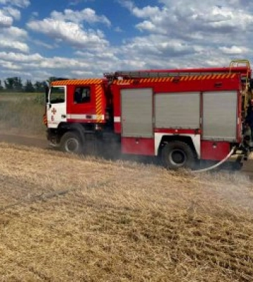 Масштабні пожежі на Миколаївщині: 57 загорянь за добу, одна — через обстріл