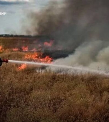 Российские обстрелы за сутки привели к десяти пожарам на Херсонщине
