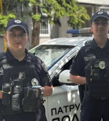 В Ужгороді патрульні допомогли літньому чоловікові, який загубився в сквері