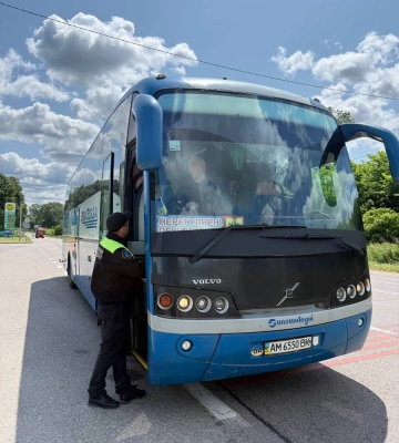 На Львівщині змінили порядок перетину кордону автобусами: що потрібно знати
