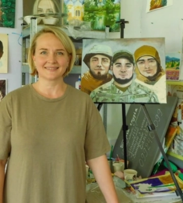«Це для мене і ліки, і хобі». Переселенка з Одещини відкрила художню студію на Львівщині