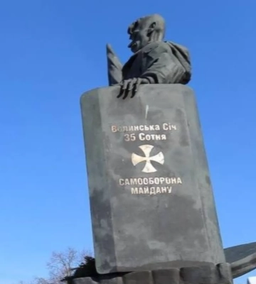 На Тернопільщині підліток виліз на пам’ятник Герою Небесної Сотні