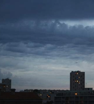 На Львівщині прогнозуються грози, подекуди шквали, град