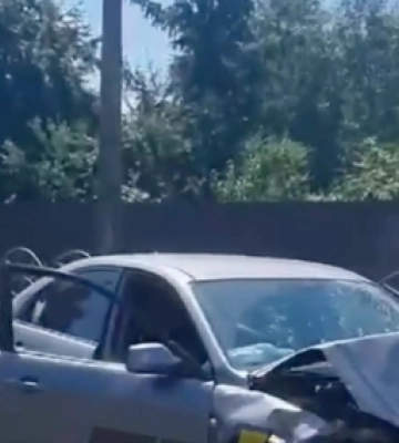 У Луцьку – страшна аварія: легковик влетів у тролейбус (відео)