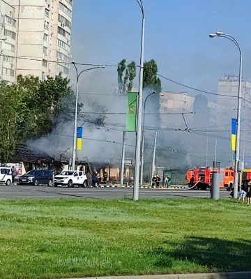 Будівля кафе загорілась на Олексіївці в Харкові 13 липня