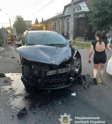 ДТП у Черкасах: внаслідок зіткнення двох автівок та мотоцикла помер у лікарні водій двоколісника. ФОТО
