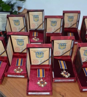 Родини бійців із Дубенщини отримали посмертні ордени загиблих захисників (ФОТО)