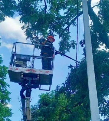 В результате атаки по Киевской области повреждены автомобили и ангар, складские помещения