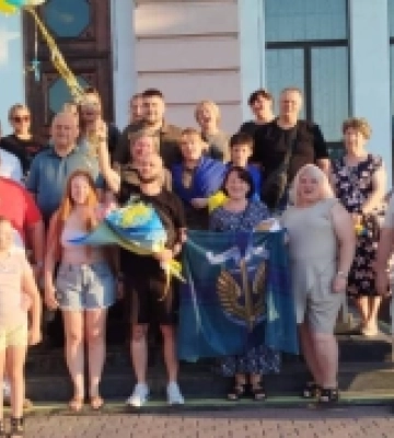 На Кіровоградщині зустріли воїна-земляка, який більше трьох років провів у полоні. ФОТО