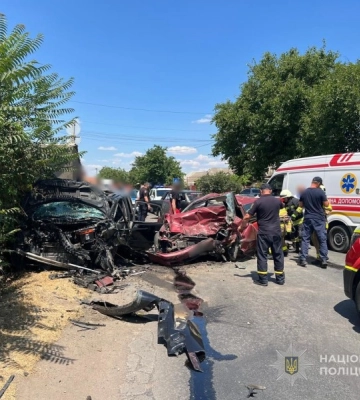 У селі на Одещині зіткнулися два легковики: один із водіїв загинув, ще двоє людей у шпиталі