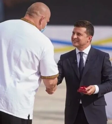 «Мені б хотілося з ним випити». Вірастюк розповів, в яких стосунках із Зеленським «Мені б хотілося з ним випити». Вірастюк розповів, в яких стосунках із Зеленським