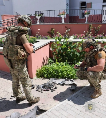 Поліція документує наслідки ворожої атаки БпЛА по навчальному закладу в Сумах: є поранені