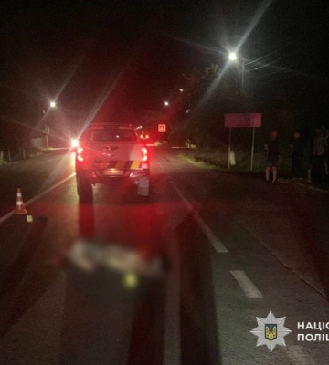 Трагічна ДТП на Закарпатті: чоловік загинув після того, як ліг на дорогу