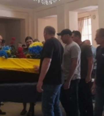 У Первомайську провели в останню путь захисника України Олександра Бабушкіна