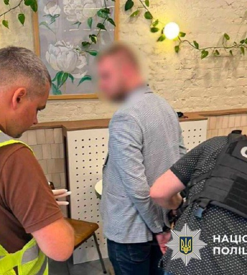 У Києві працівника суду підозрюють у вимаганні $5900 за «допомогу» з військовим обліком