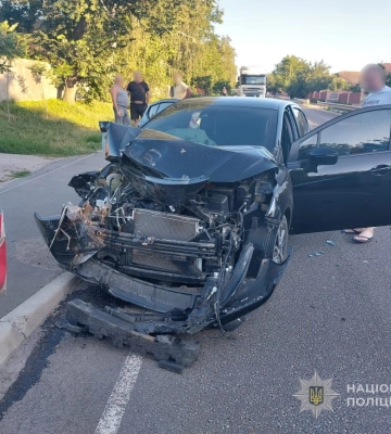 На Сумщині внаслідок зіткнення 4-х автомобілів постраждали чоловік, жінка та дитина. ФОТО