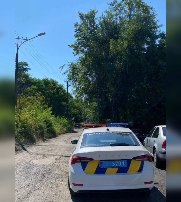 На Дніпропетровщині чоловік стрибнув з вікна під час обшуку (Фото)