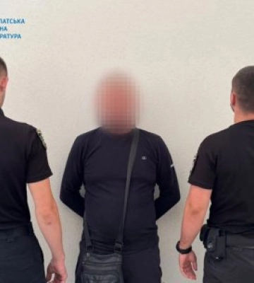 На Тячівщині прокуратура наполягає на безальтернативному триманні під вартою підозрюваного у збройному нападі на односельця