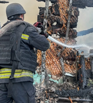 Дрони окупантів атакували Златопіль на Харківщині, є загибла та постраждалі