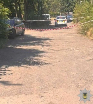 На Дніпропетровщині чоловік стрибнув з вікна під час обшуку (Фото)