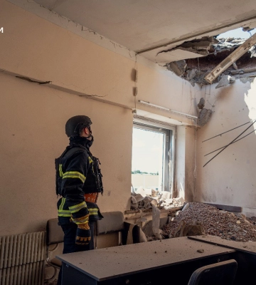 У Сумах рятувальники потрапили під потворний ворожий удар