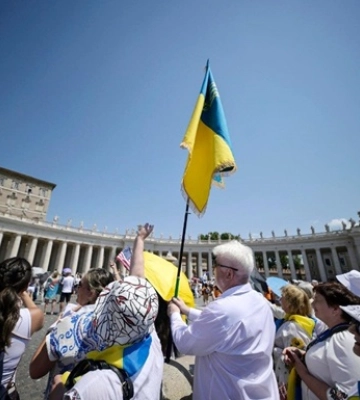 Діалог замість зброї: Папа Лев XIV закликав до молитви за мир