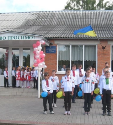У селі на Волині  зустрілися випускники, які 50 років тому закінчили місцеву школу